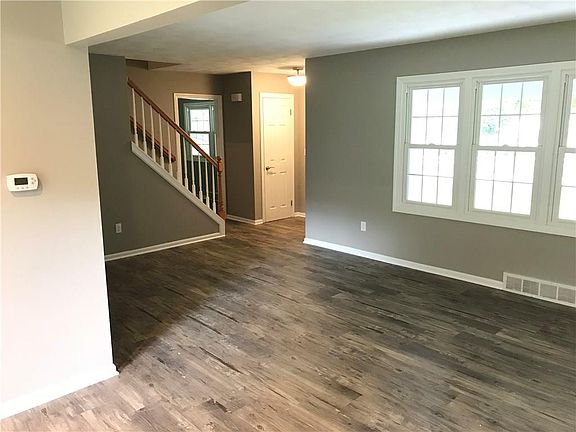 3rd image of 21 Peppermill Dr