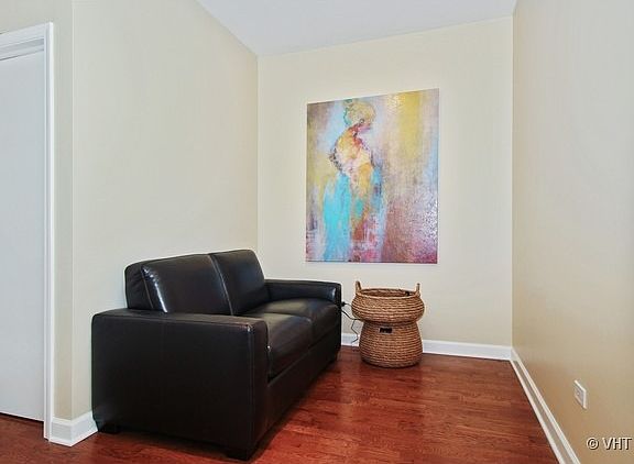 5th image of 1841 S Calumet Ave APT 1104
