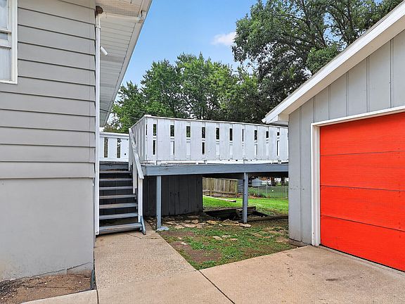 5th image of 2150 Merrill Ave