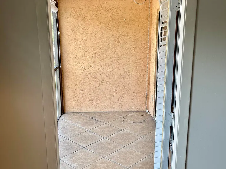 2470 SE Garden Ter #502 — Photo 17