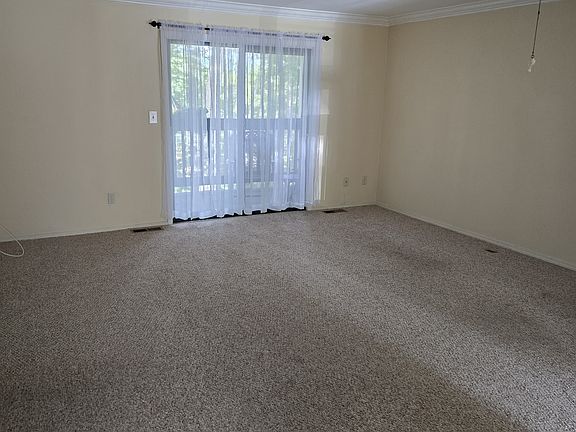 4th image of 247 Village Ct