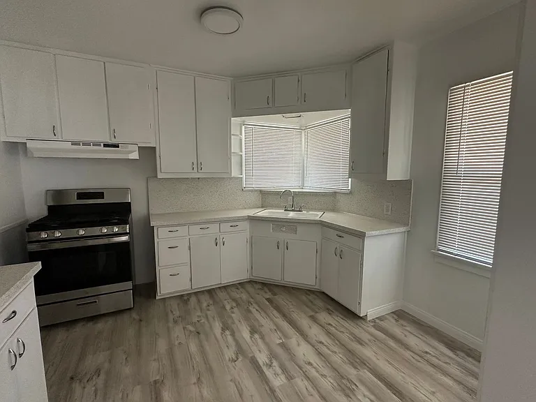 3708 Broadmoor St — Photo 4