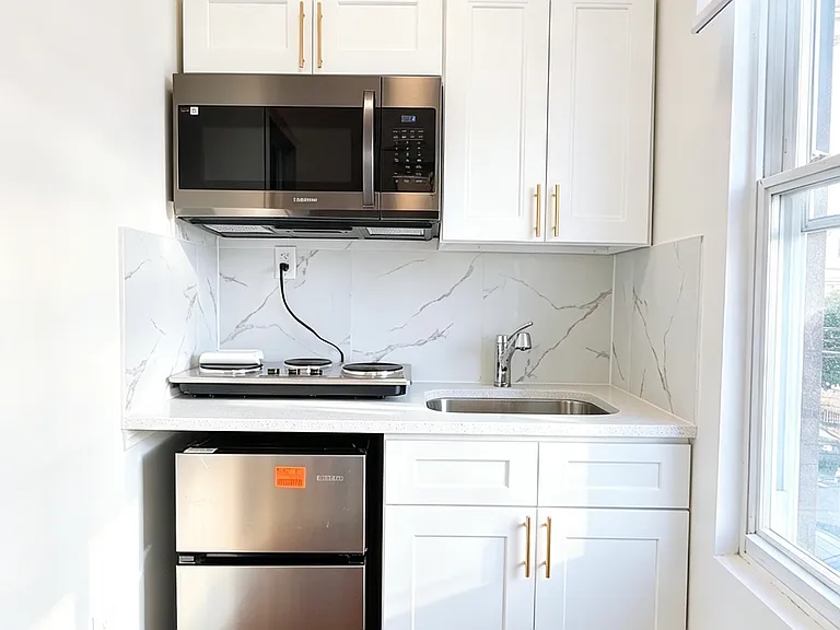 110 Grant Ave #3 — Photo 1