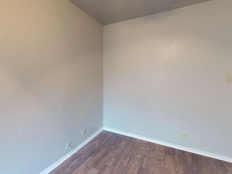 800 Eagle Dr — Photo 5