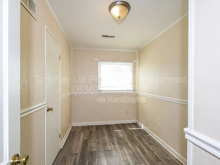 110 Paul Ave — Photo 13
