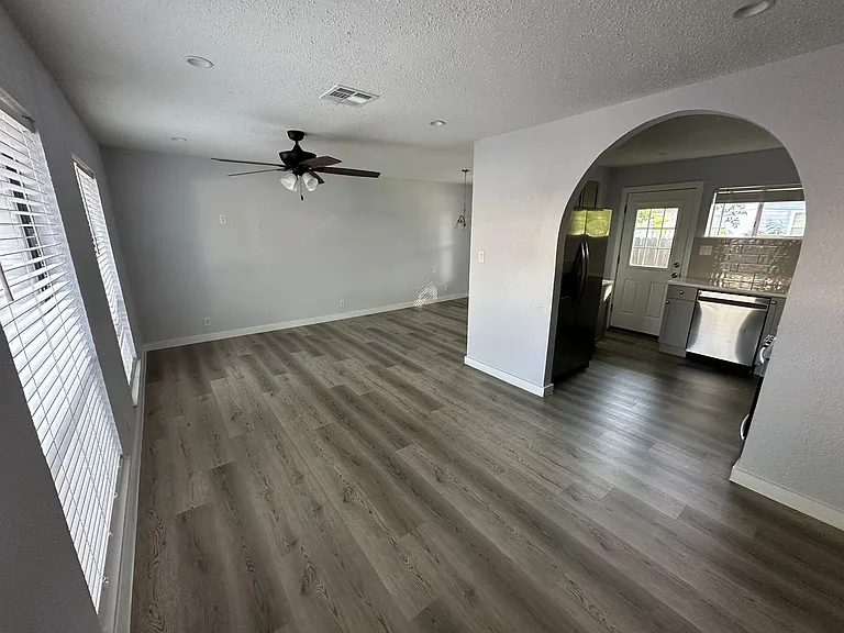 4412 Gillis Street — Photo 9