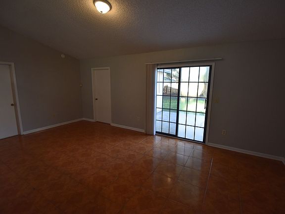 2nd image of 1706 Ashwood Cir