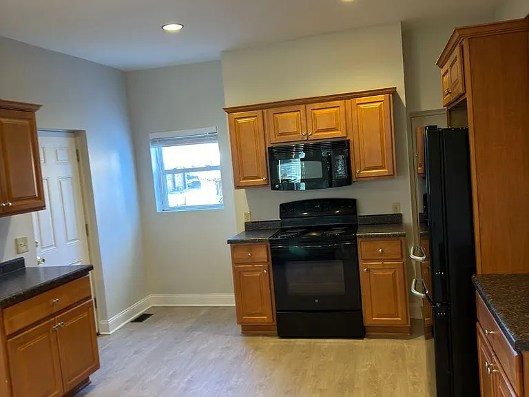 1419 Sedgwick St — Photo 4