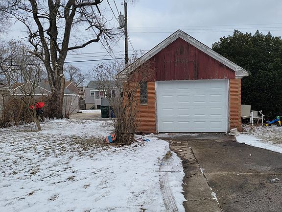 One car garage with new door and remote control