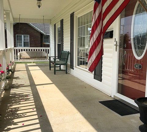 2nd image of 607 N Race St