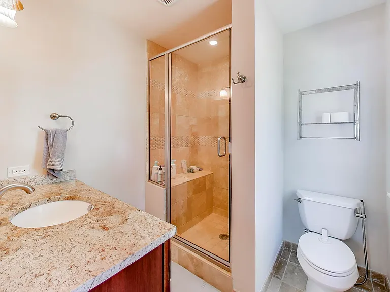 21301 N Woodland Ave — Photo 21