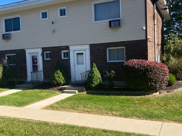 881 Albany Post Road Unit #10, New Paltz, NY 12561