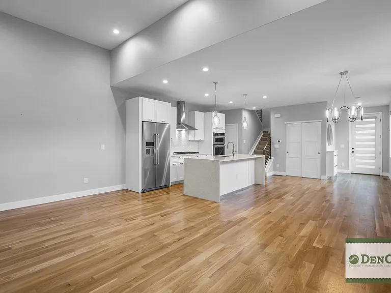 1317 Wolff St — Photo 12