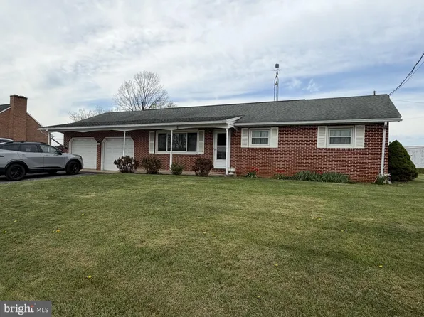 7935 Scenic Dr, Shippensburg, PA 17257