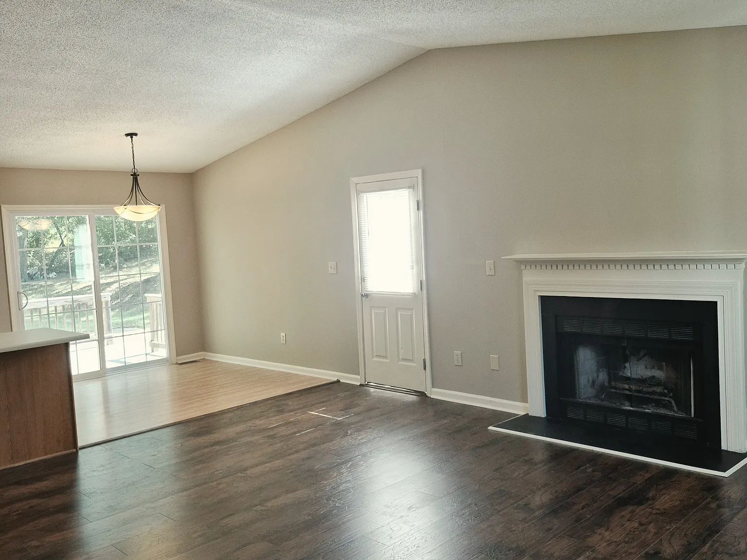 3 bed, 1280 sqft, $1,800 — Photo 2