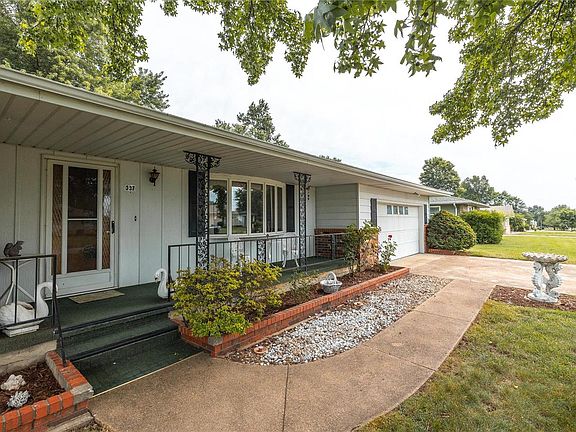 3rd image of 337 Farmers Ln