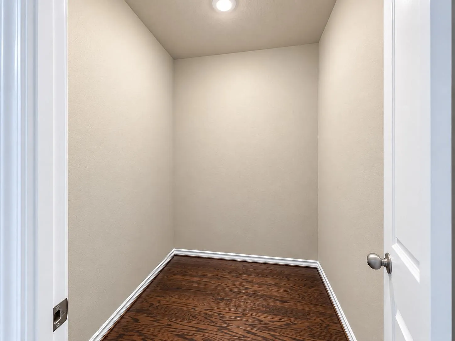 4 bed, 2.0 bath, 2574 sqft, $2,200 — Photo 4