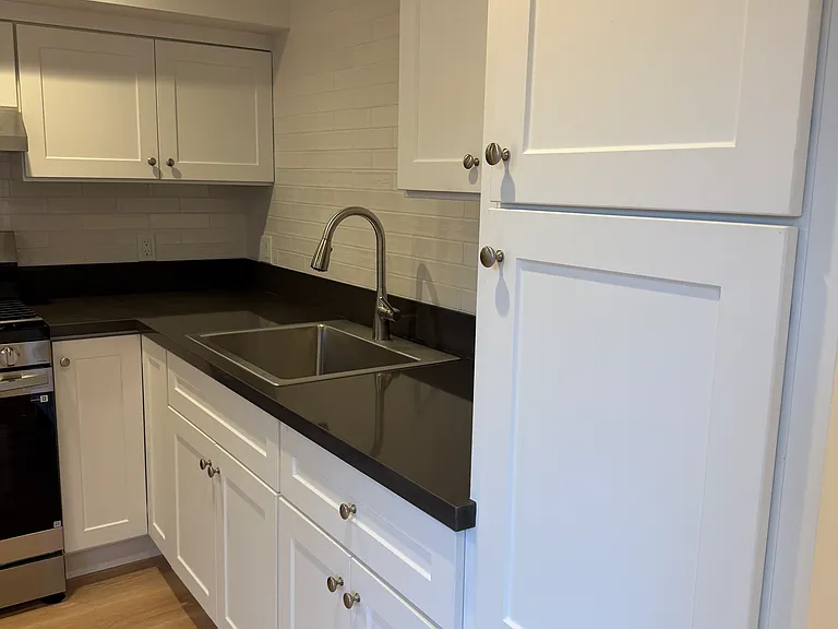 520 W Gutierrez St #E — Photo 2