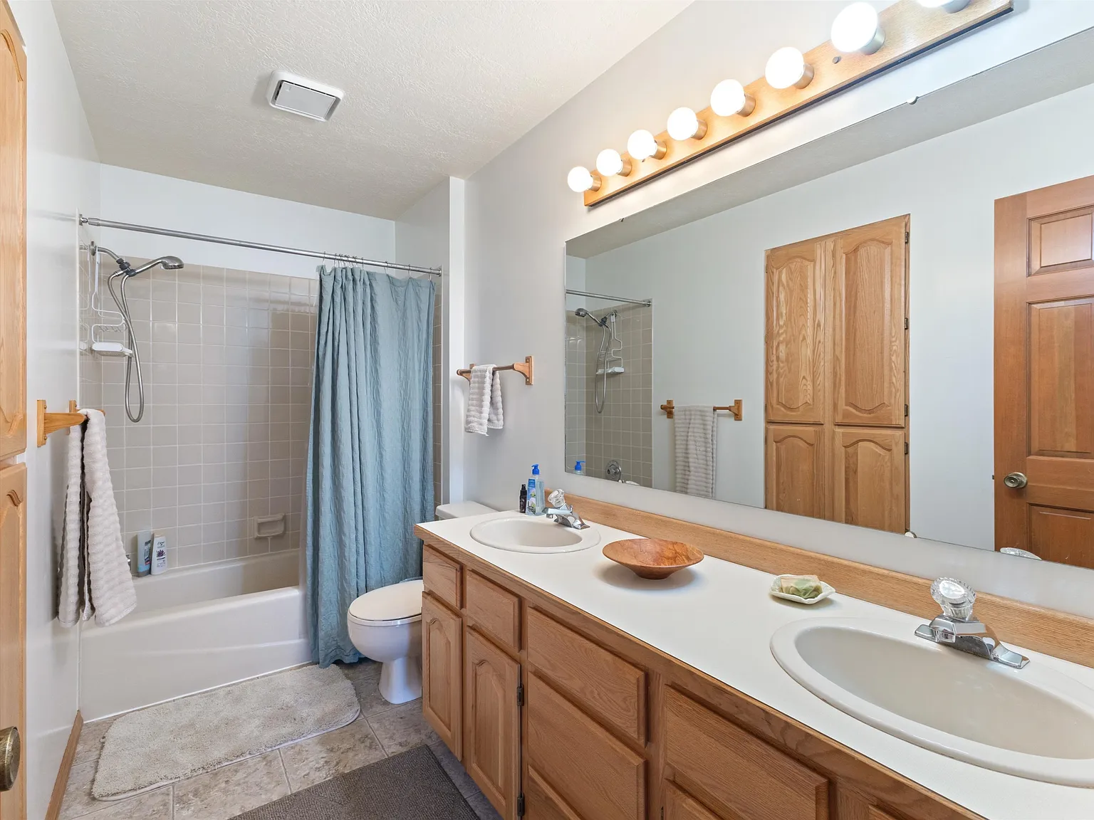 1712 W Olive St — Photo 4