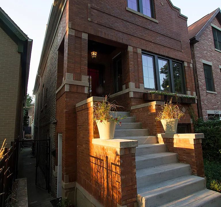 1st image of 2232 W Dickens Ave #1