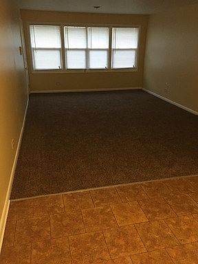 1st image of 914 Parkwood Dr APT 2W