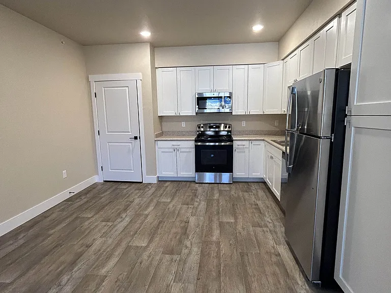 998SQFT Unit Kitchen