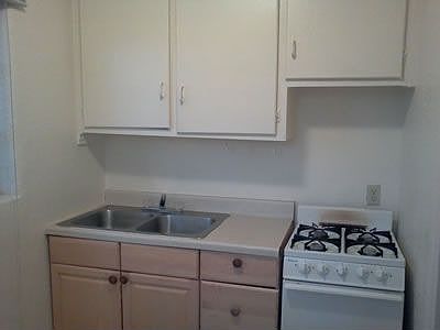 3rd image of 541 Cedar St SE #11