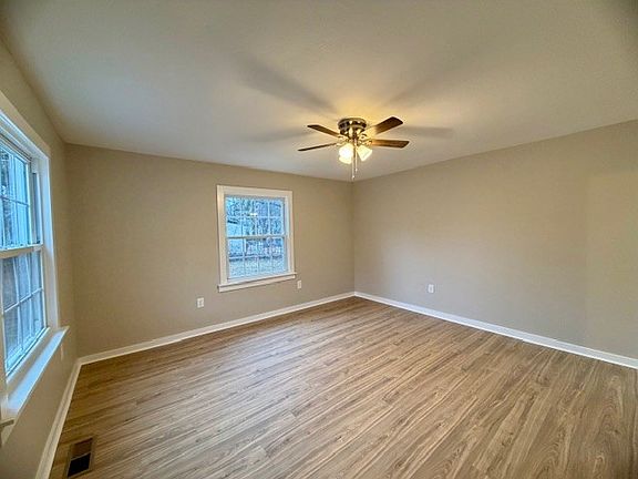 4th image of 417 Laura Ave