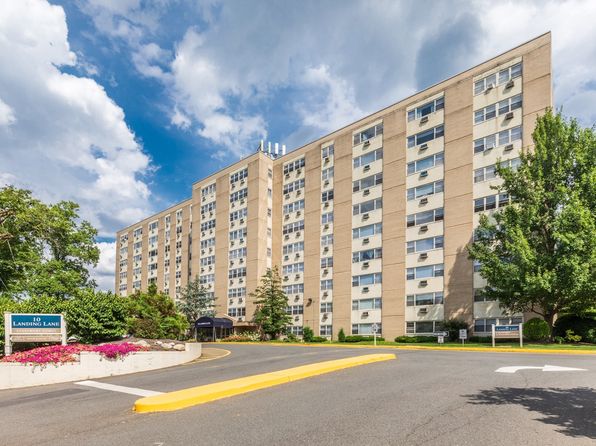 10 Landing Ln APT 3L