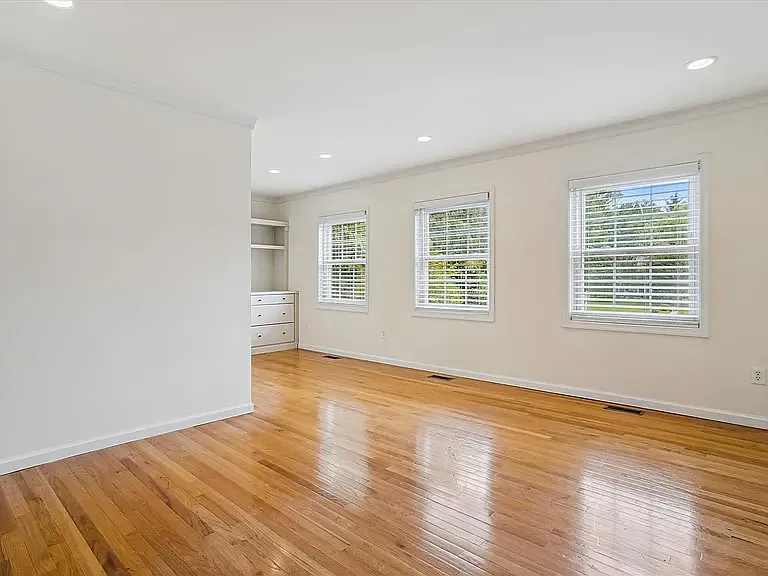 3 bed, 2293 sqft, $3,400 — Photo 3