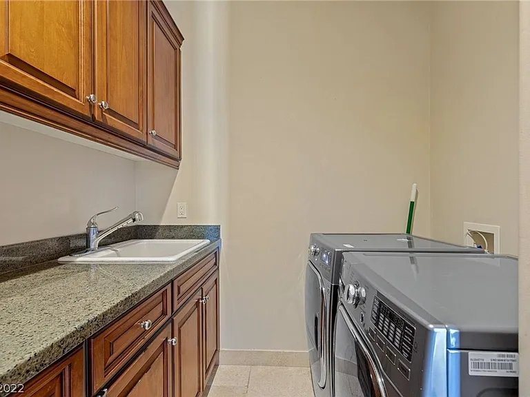 9720 Verlaine Ct — Photo 32