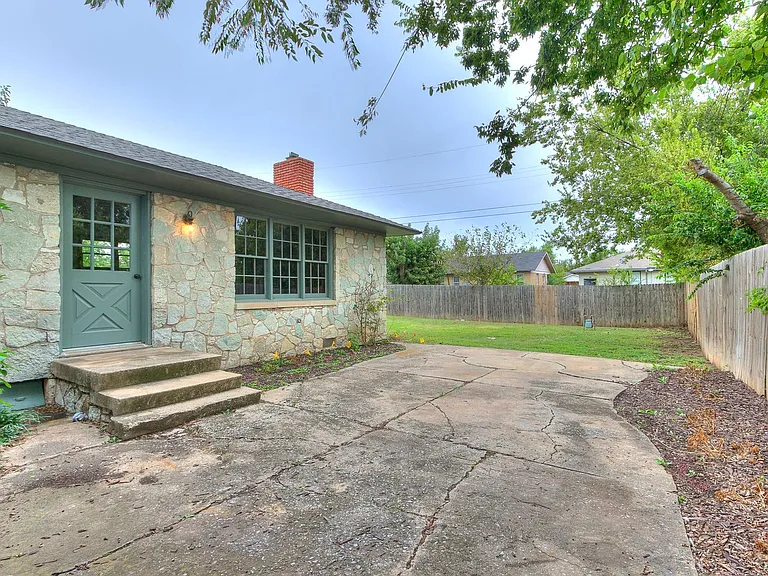 2221 Churchill Pl — Photo 33