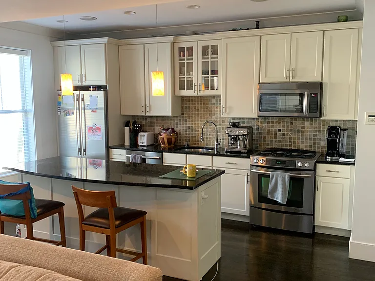 525 E 7th St #3 — Photo 3
