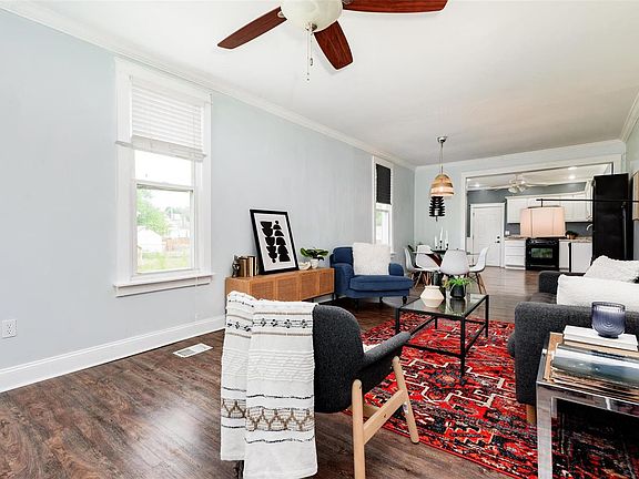 4th image of 6824 Magnolia Ave