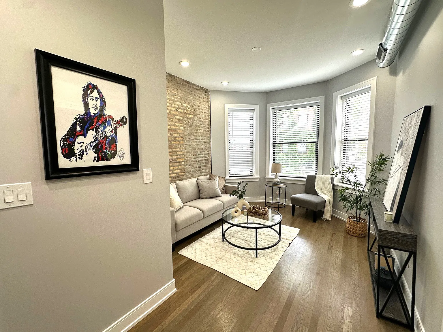 2 bed, 900 sqft, $3,100 — Photo 4