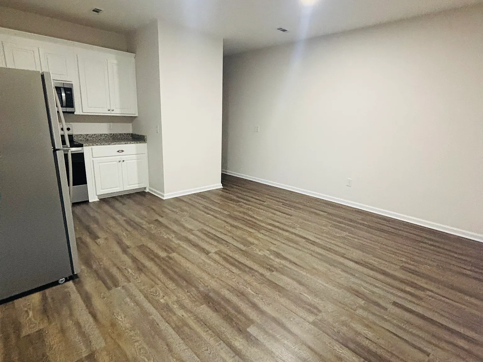 2 bed, 736 sqft, $925 — Photo 3