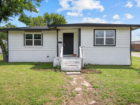 202 N Commerce St, Mart, TX 76664