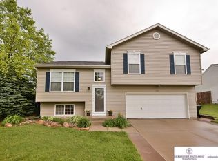 16103 Cherrywood St, Omaha, NE 68136