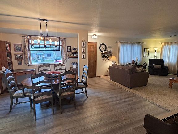 3rd image of 1607 Main St