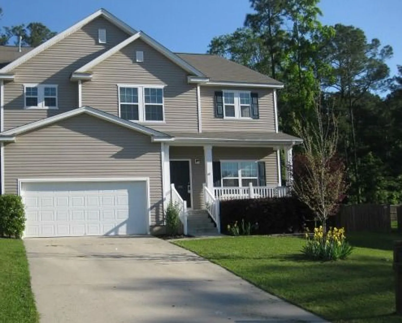 5 bedroom 2.5 bath great location — Photo 1