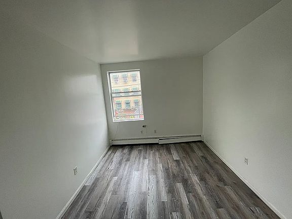 4th image of 114 Sumpter St APT 2