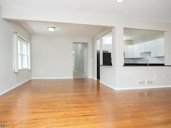 643 Old Dover Rd, Morris Plains, NJ 07950