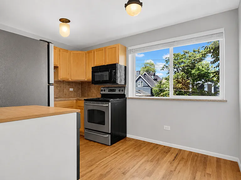21 N Washington St — Photo 8