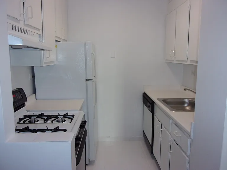 200 E 72nd St #16D — Photo 9