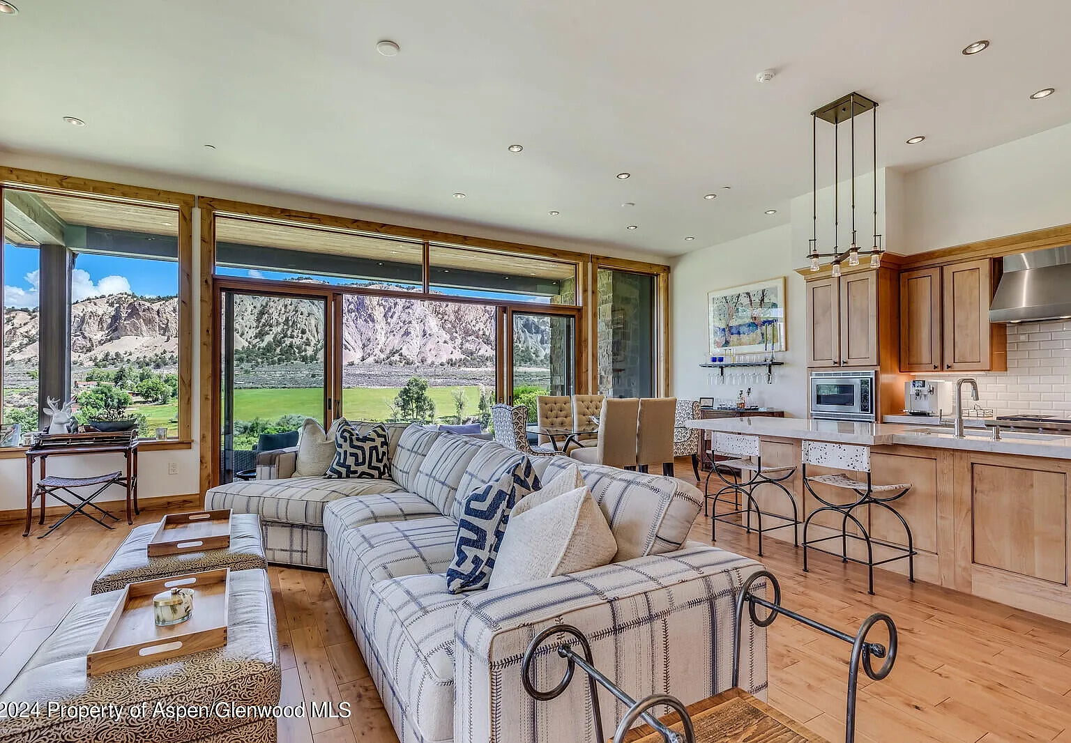 4 bed, 4.5 bath, 3882 sqft, $16,000 — Photo 1