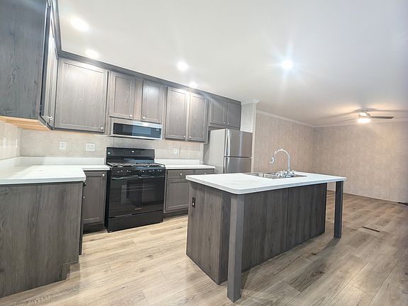 5th image of 53183 Palmetto Dr #145