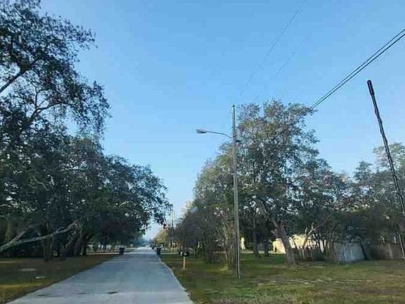 Exterior Neighborhood (street photo)