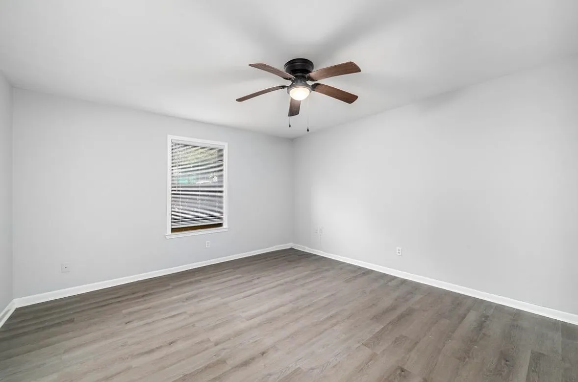 Building Photo - 575 Springwoods Dr #2