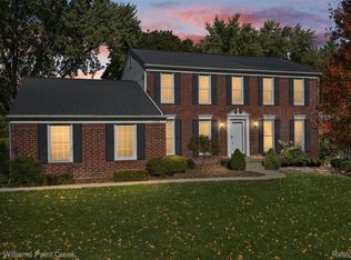 1390 Chestnut Ln, Rochester Hills, MI 48309