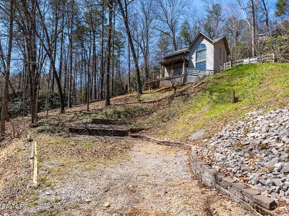 1027 N Highland Dr, Gatlinburg, TN 37738